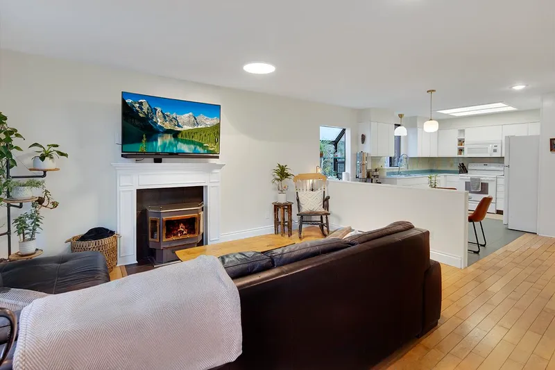 1736 LANGAN AVENUE - photo 3 of 25