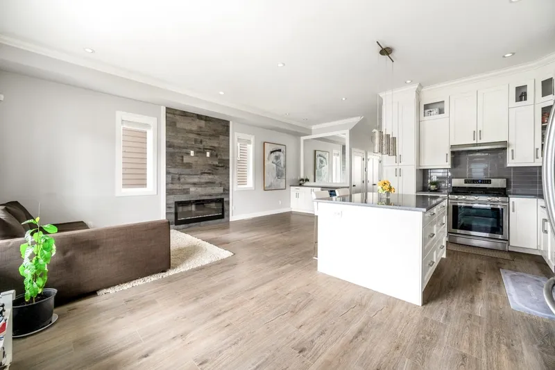 6042 138 STREET - photo 3 of 25