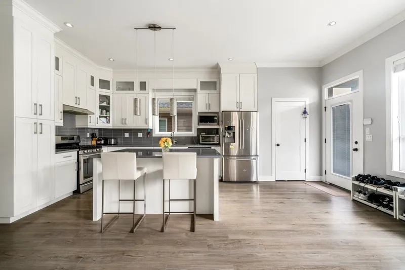 6042 138 STREET - photo 4 of 25