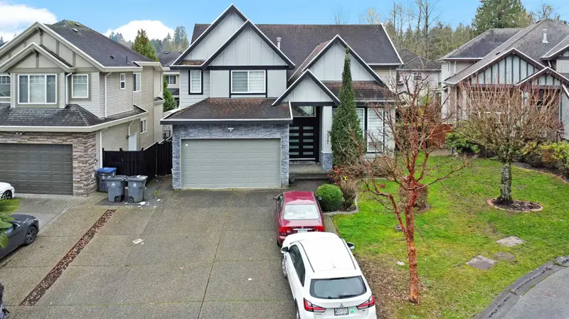 7917 147A STREET - photo 2 of 25