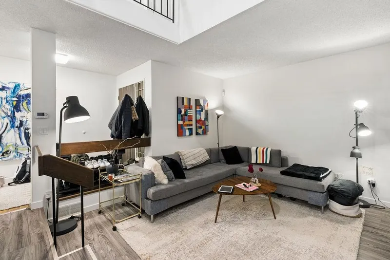 4418 YEW STREET - photo 2 of 17