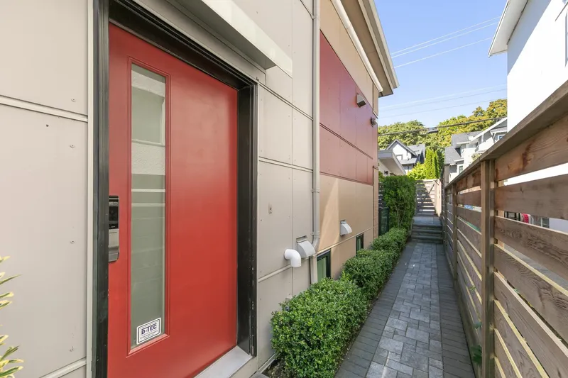 2431 W BROADWAY - photo 3 of 25