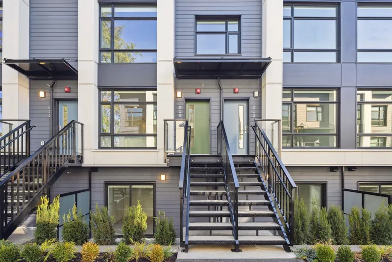 222 1010 W 47TH AVENUE - photo 1 of 11