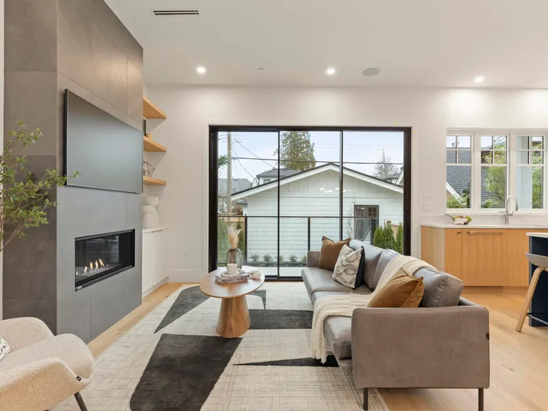 2 3919 W 18TH AVENUE - photo 4 of 25