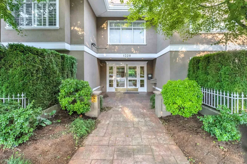 205 1320 55 STREET - photo 3 of 16