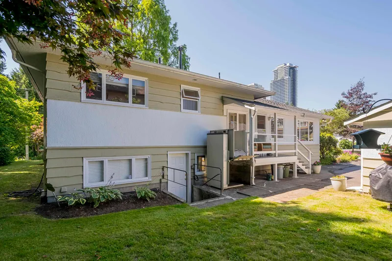 541 COCHRANE AVENUE - photo 2 of 25