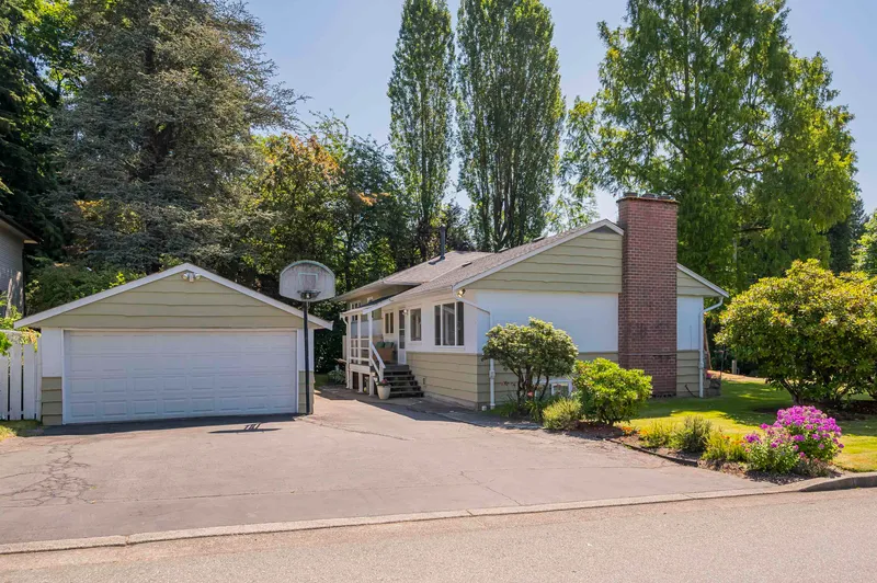 541 COCHRANE AVENUE - photo 3 of 25