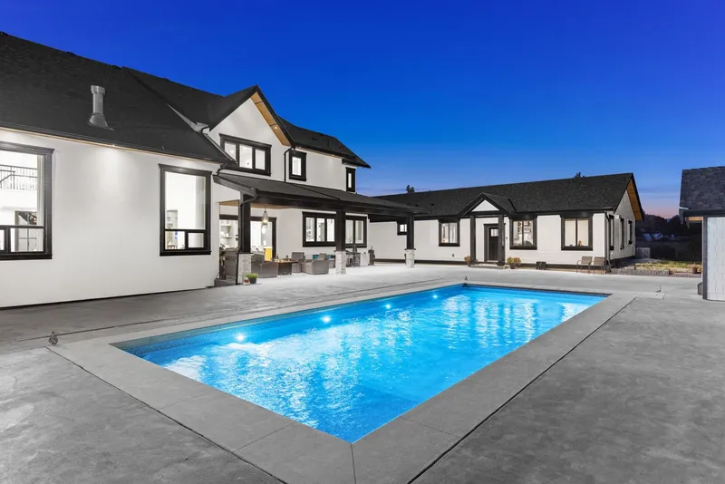 19890 16 AVENUE - photo 4 of 25