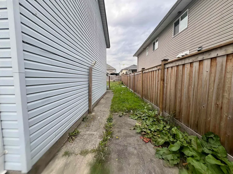 13421 87A AVENUE - photo 3 of 19