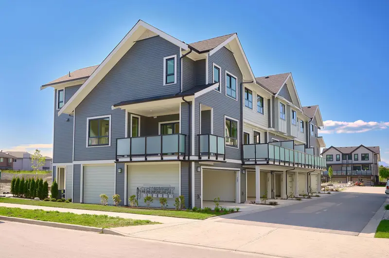 29 1115 ROMA AVENUE - photo 2 of 25