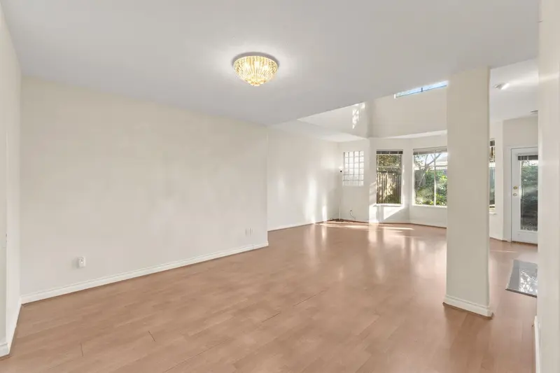 27 7695 ST. ALBANS ROAD - photo 3 of 25