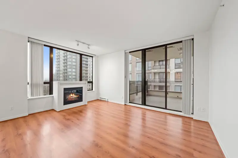 609 7138 COLLIER STREET - photo 2 of 25