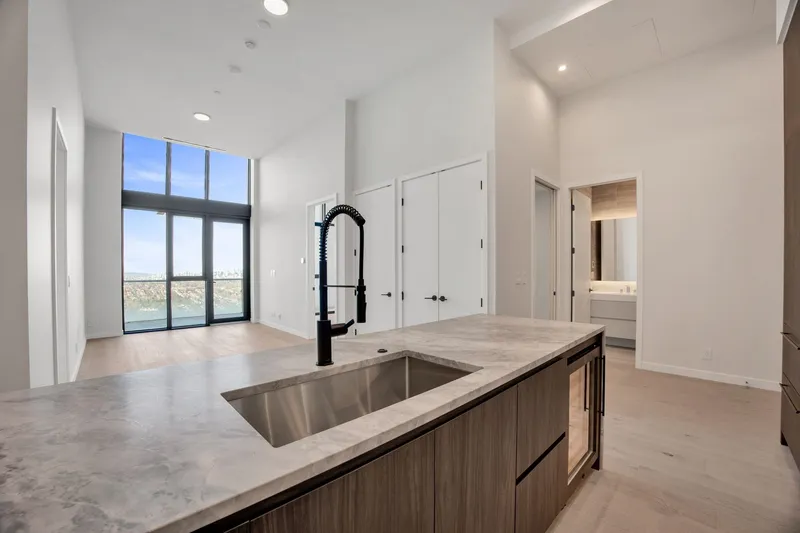 5105 2186 GILMORE AVENUE - photo 4 of 25