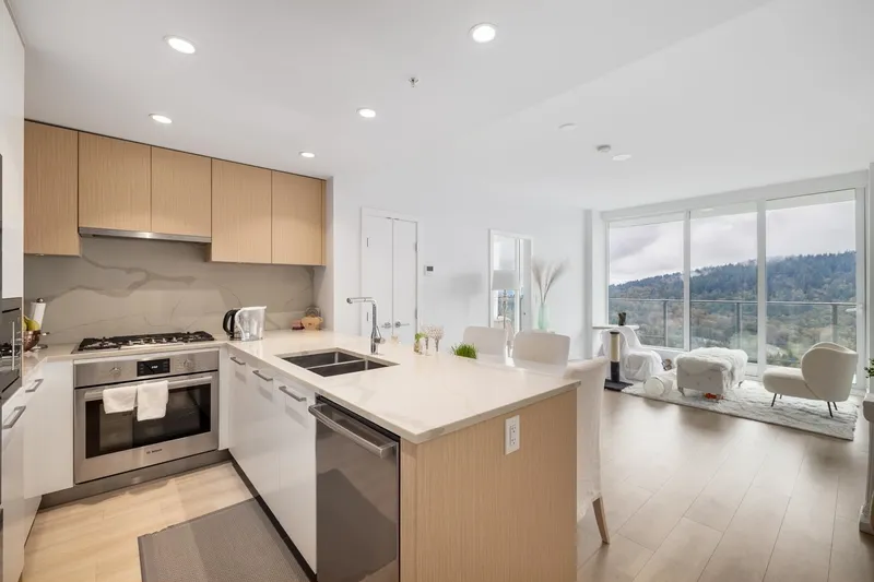 3002 567 CLARKE ROAD - photo 1 of 21