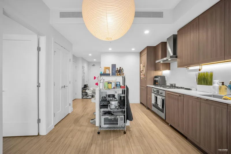 1105 2351 BETA AVENUE - photo 3 of 25