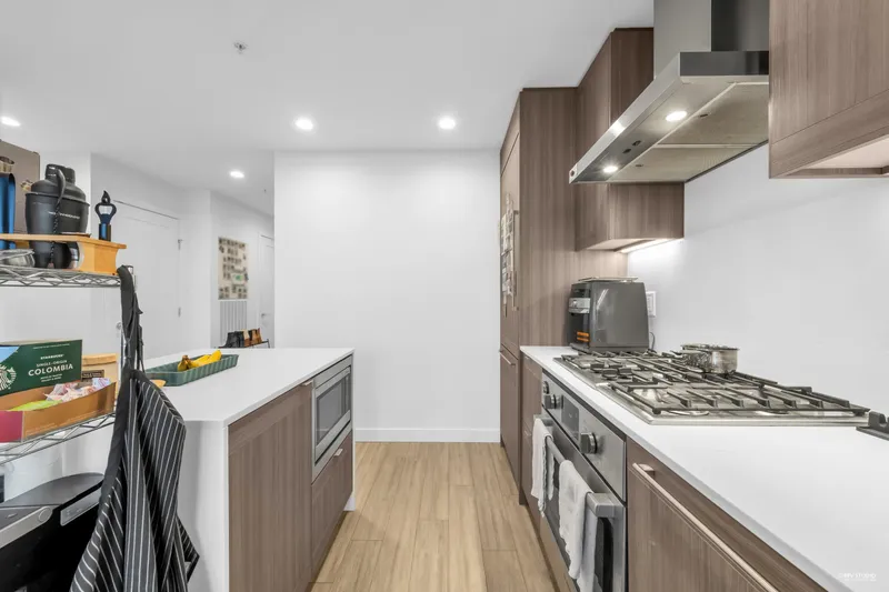 1105 2351 BETA AVENUE - photo 4 of 25