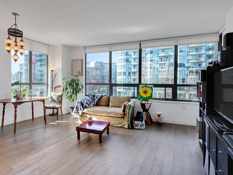 404 1688 PULLMAN PORTER STREET - photo 2 of 25