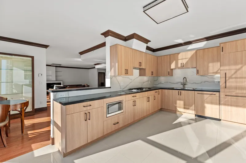 2001 1239 W GEORGIA STREET - photo 4 of 18