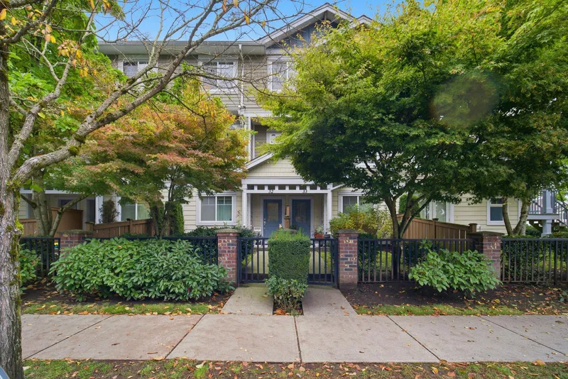 32 16355 82 AVENUE - photo 1 of 25