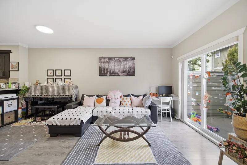 32 16355 82 AVENUE - photo 2 of 25