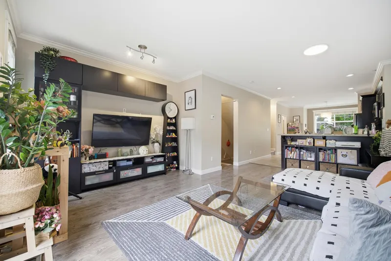 32 16355 82 AVENUE - photo 3 of 25