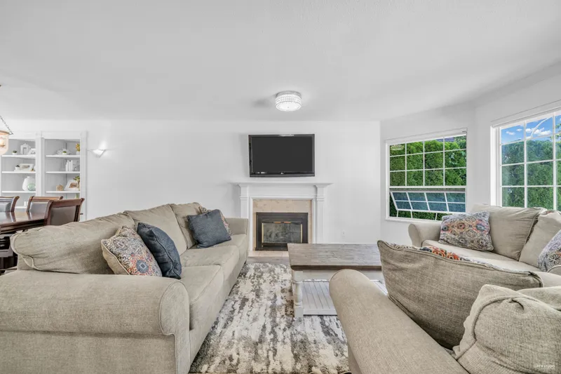 13330 59B AVENUE - photo 3 of 25