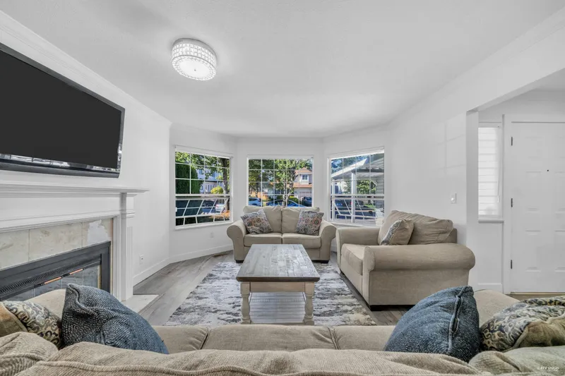 13330 59B AVENUE - photo 4 of 25