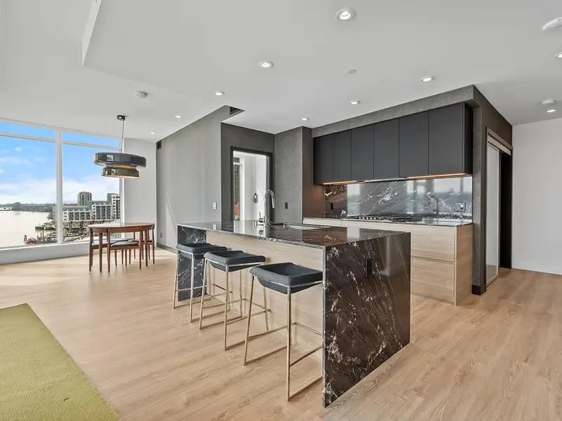 608 680 QUAYSIDE DRIVE - photo 4 of 25