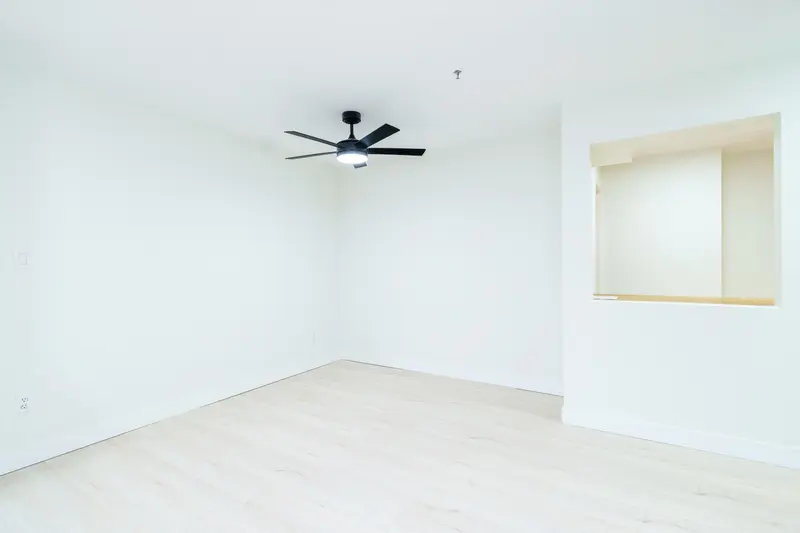 201 22351 ST ANNE AVENUE - photo 4 of 17