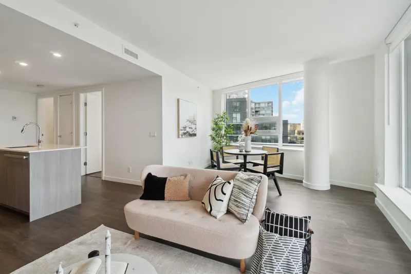 803 6633 BUSWELL STREET - photo 4 of 21