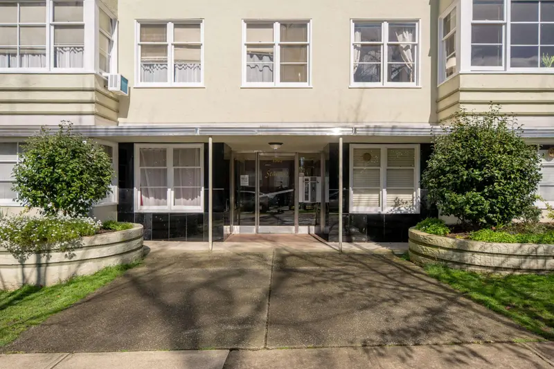 303 1565 BURNABY STREET - photo 4 of 23