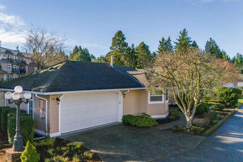 101 15121 19 AVENUE - photo 4 of 25