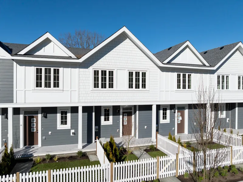 7 2808 ST. GEORGE STREET - photo 1 of 25