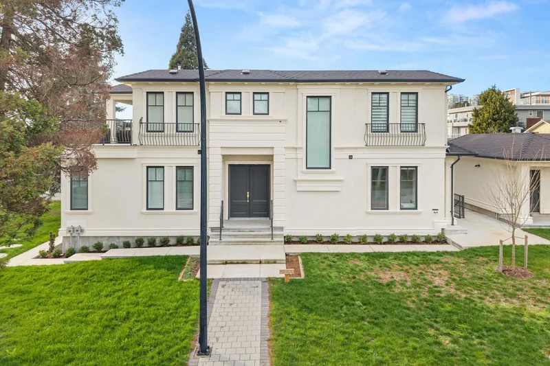 1113 DOLPHIN STREET - photo 2 of 25