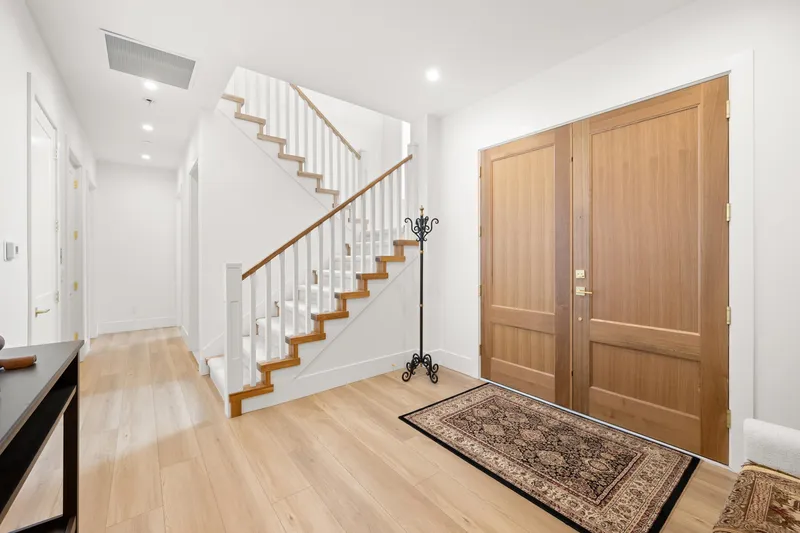 1113 DOLPHIN STREET - photo 4 of 25