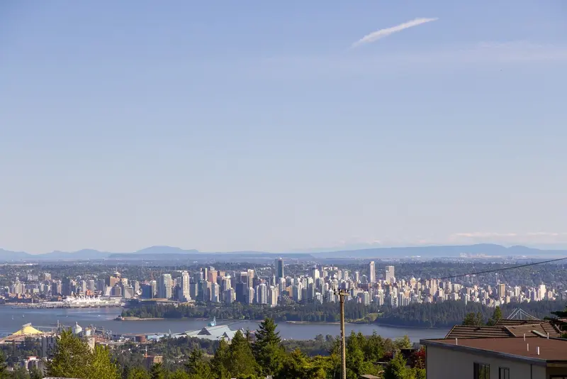 661 ANDOVER CRESCENT - photo 4 of 25