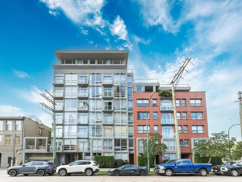 306 919 STATION STREET - photo 2 of 21