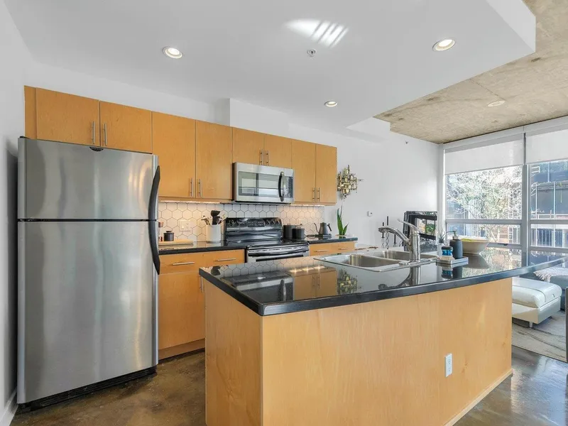 306 919 STATION STREET - photo 4 of 21