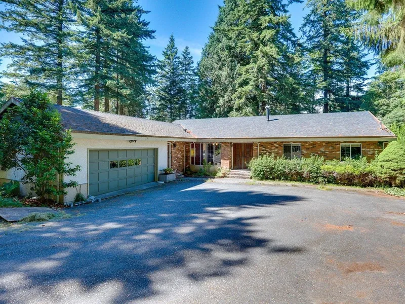 13563 28 AVENUE - photo 3 of 25