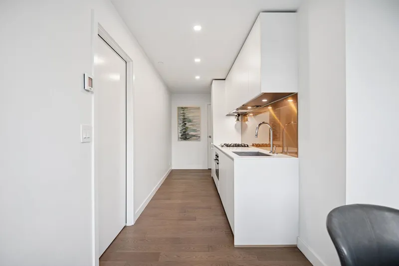 808 1480 HOWE STREET - photo 2 of 25