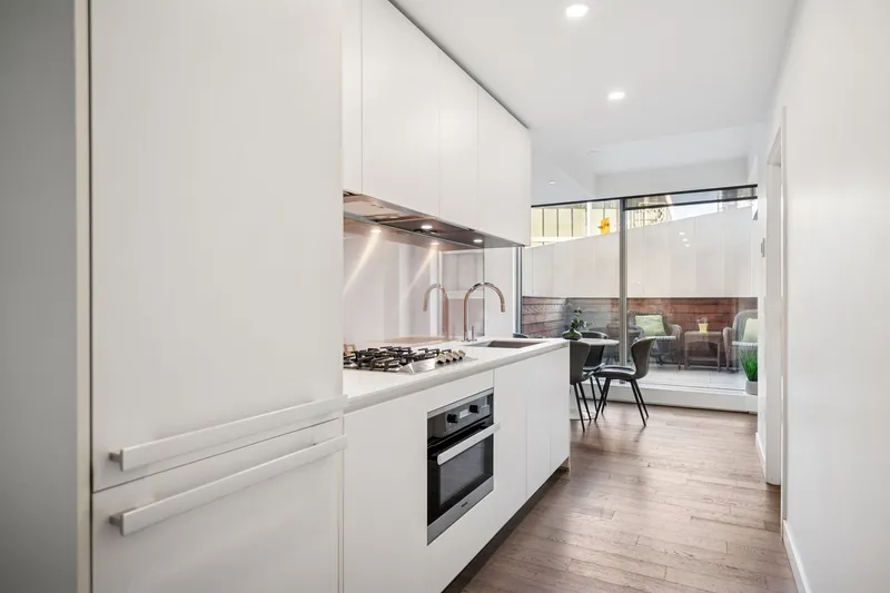 808 1480 HOWE STREET - photo 3 of 25