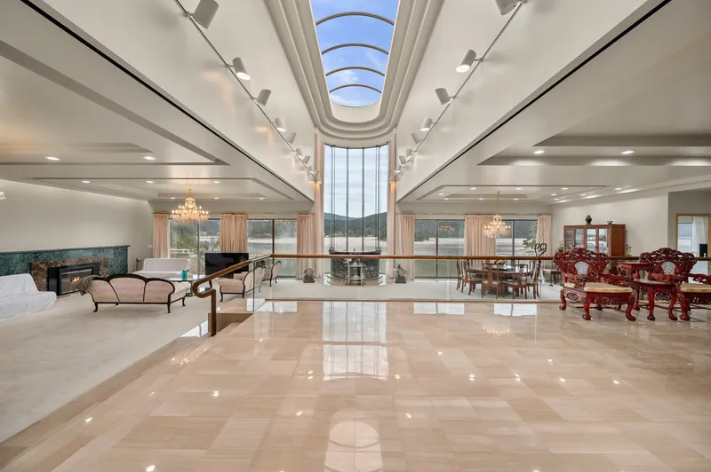 828 BEACHVIEW DRIVE - photo 3 of 25