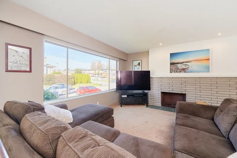 4086/ 4088 LISTER COURT - photo 3 of 25