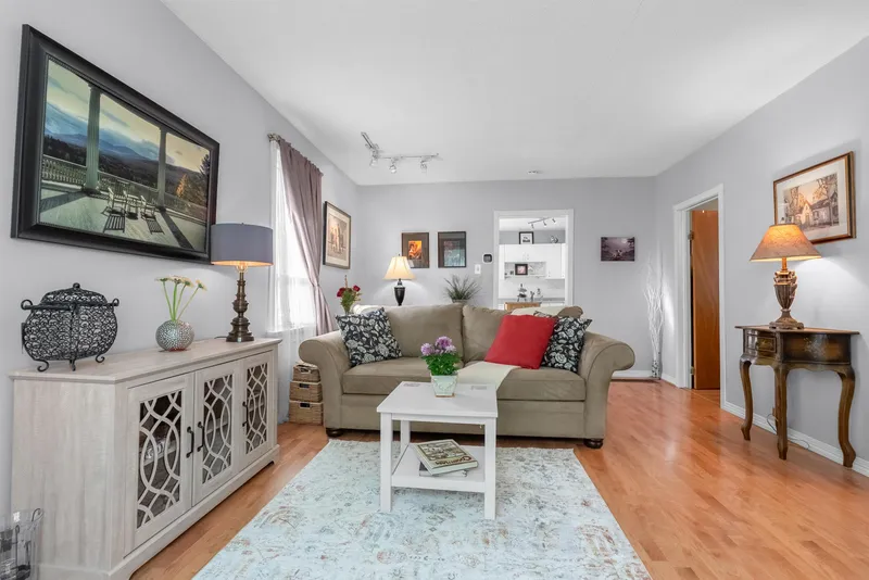 20283 LORNE AVENUE - photo 3 of 25