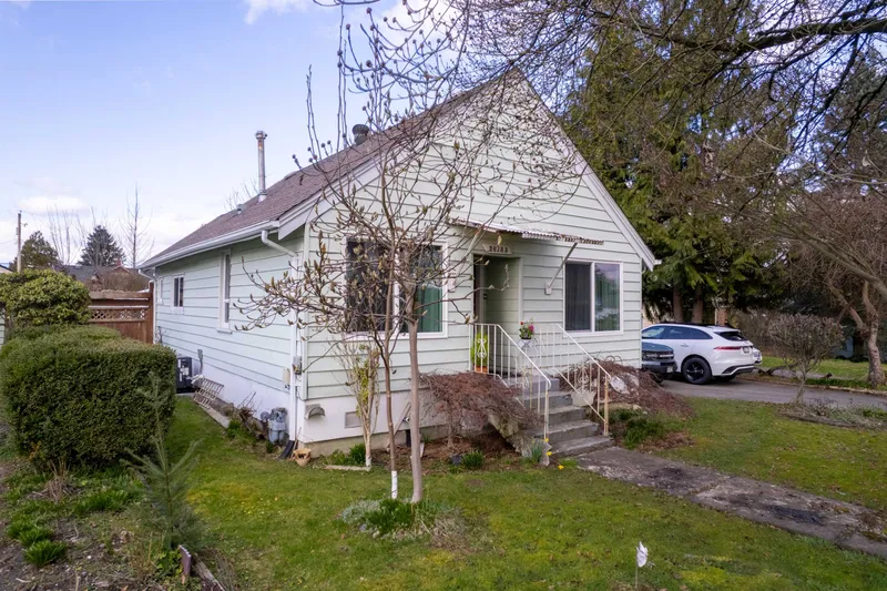 20283 LORNE AVENUE - photo 4 of 25