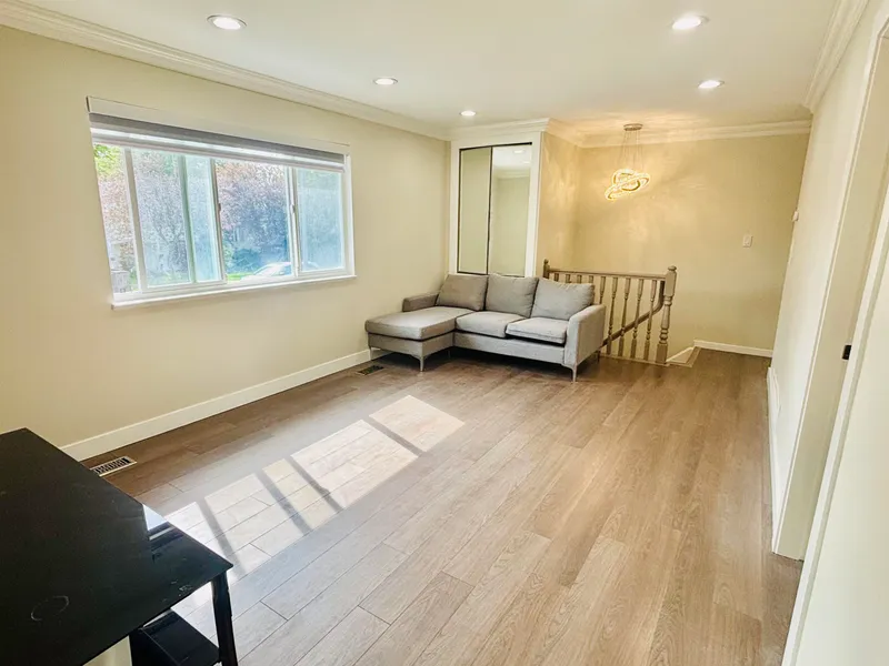 6080 SKAHA CRESCENT - photo 2 of 8