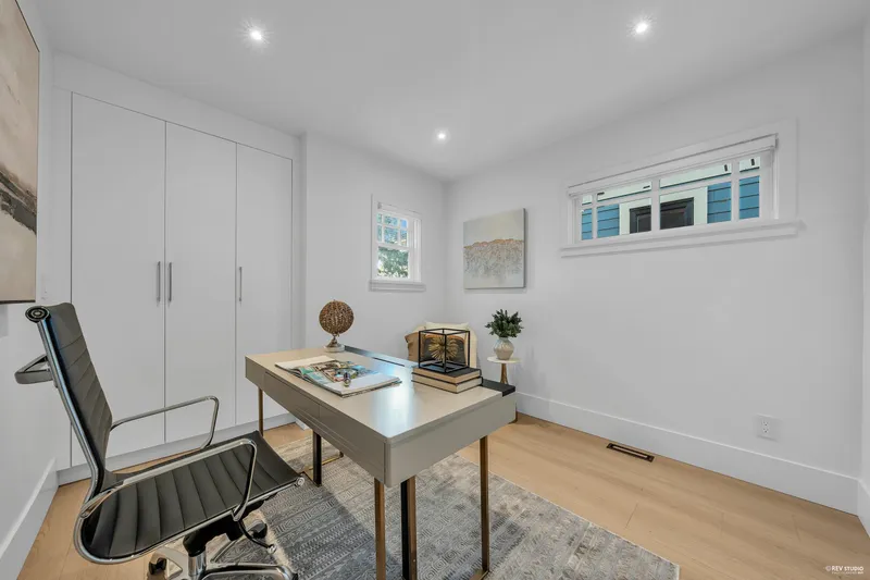 103 1125 CARTIER AVENUE - photo 3 of 25