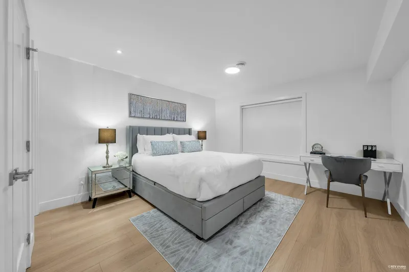 103 1125 CARTIER AVENUE - photo 4 of 25