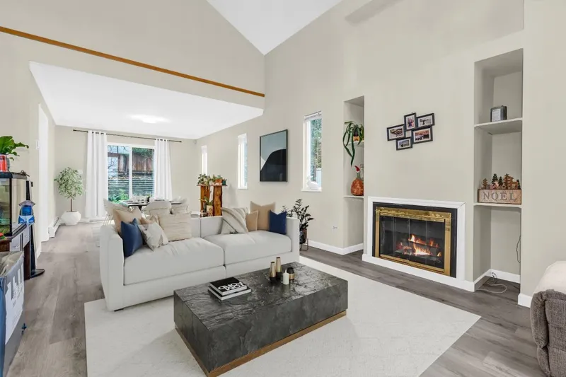 1400 MEADOWVIEW COURT - photo 2 of 25