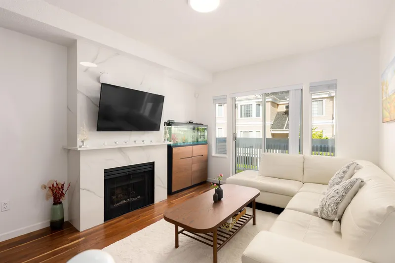 24 6700 RUMBLE STREET - photo 2 of 25